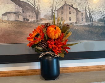 Centre de table citrouille d'automne / Décoration de table automnale / Centre de table vase noir pour l'automne / Décoration champêtre d'automne / Fleurs d'automne / Thanksgiving