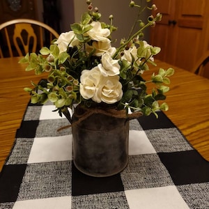 Farmhouse Centerpiece / Farmhouse Decor / Rustic Milk Can with Eucalyptus / Farmhouse Table Arrangement / Galvanized Greenery Arrangement 画像 8