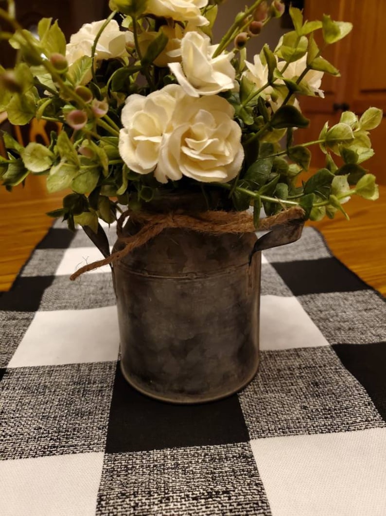 Farmhouse Centerpiece / Farmhouse Decor / Rustic Milk Can with Eucalyptus / Farmhouse Table Arrangement / Galvanized Greenery Arrangement 画像 6