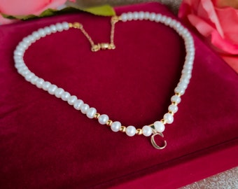 Personalized Initial Pearl Necklace - Customizable Jewelry for a Classic and Elegant Look