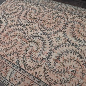 Subtle Pastel Turkish Rug, 5x7 Soft Toned Vintage Carpet with Curved Botanical Motif, Handmade Anatolian Area Rug for Living or Bedroom