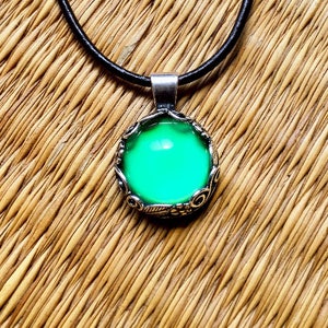 MOOD RING Leather Necklace Silver Floral Pendant Colorful Aurora Rainbow Color Changing Jewelry image 2