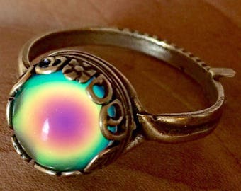 MOOD RING Small Round Brass Floral Colorful Aurora Rainbow 14 Shades of Colors Adjustable Band Jewelry