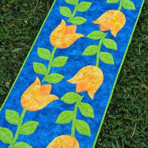 Tulip Flowers Table Runner Quilt Pattern | Spring Appliqué Sewing Instructions (PDF Download)