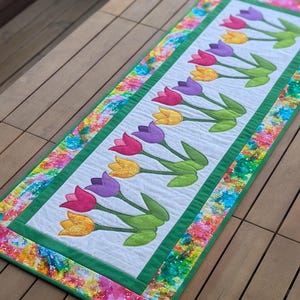 Modello per runner da tavola con tulipani primaverili / Istruzioni per cucire applicazioni floreali (Download in PDF)