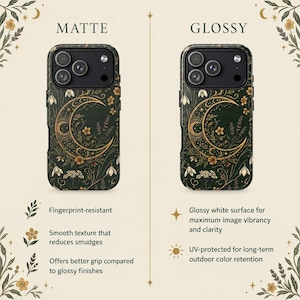 K&ouml;nnte beinhalten: Zwei Handyh&uuml;llen mit dunkelgr&uuml;nem Hintergrund, goldenem Halbmond und Blumenmuster. Eine H&uuml;lle ist als Matte gekennzeichnet, ist fingerabdruckresistent und hat eine glatte Textur. Die andere ist als Glossy gekennzeichnet, mit wei&szlig;er Oberfl&auml;che f&uuml;r Farbbrillanz und UV-Schutz.