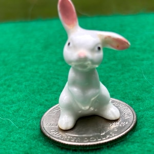 Hagen Renaker White Listening Baby Rabbit Bunny Figurine