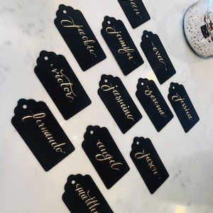 Handbeschriftete Geschenkanhänger | Personalisierte Kalligraphie Namensschilder