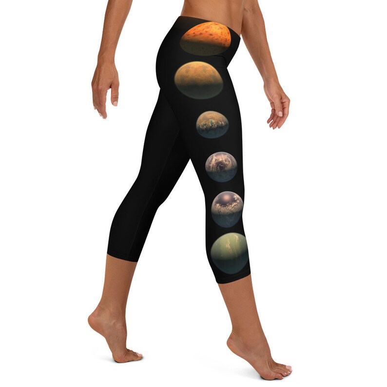 Between Heaven and Earth Leggings