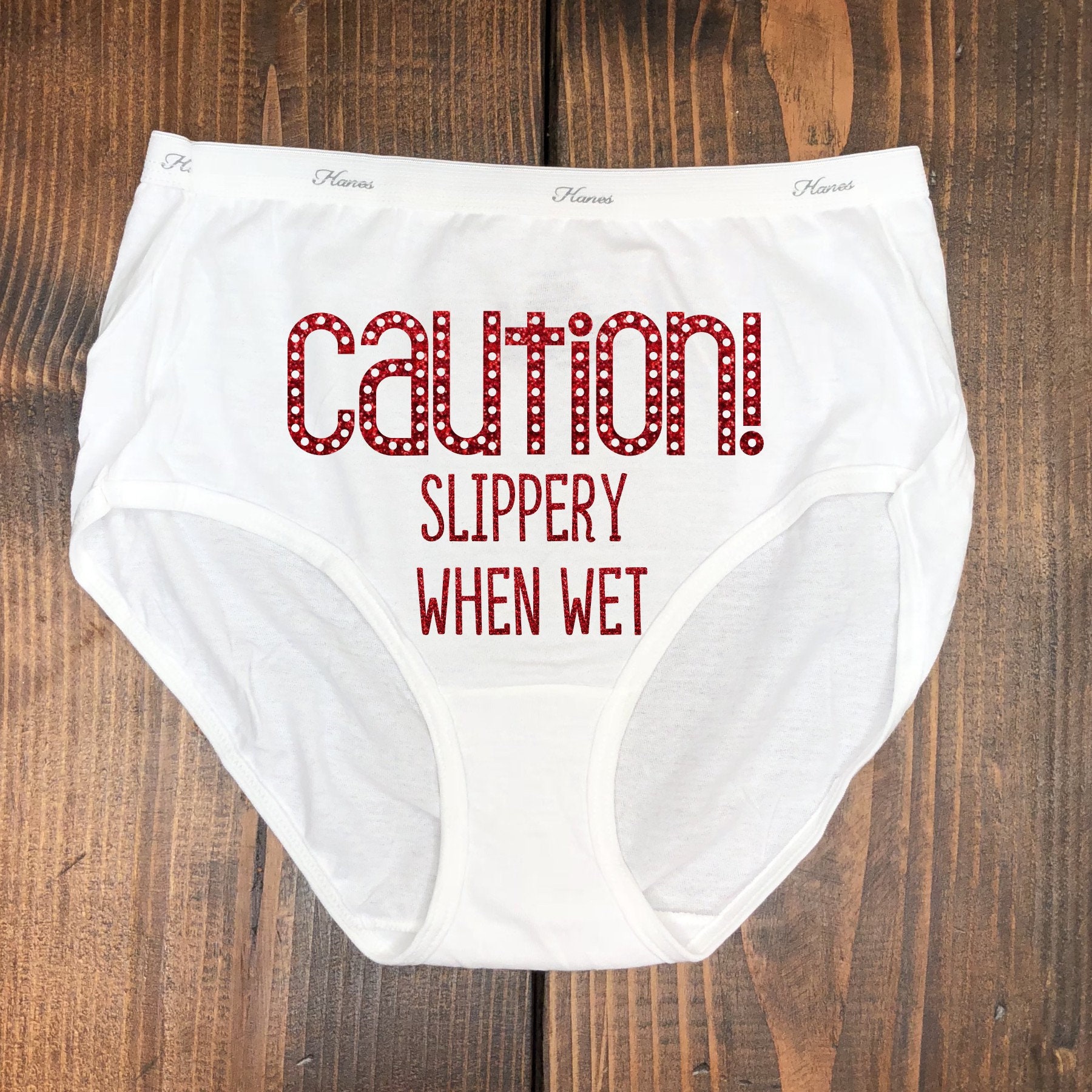 Precaución Slippery When Wet Naughty Underwear Gag T Etsy