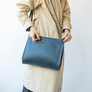 Minimal blaue Crossbody Ledertasche