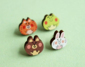 Minuscules épingles animales / badges en bois