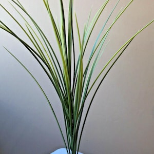 15” All GREEN SPIKE WEED plastic aquarium plant & stone base