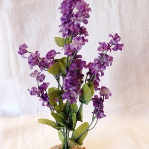 11 Zoll Violet PURPLE Soft Silk Baby Atem BLUME Künstliche Aquariumpflanze mit Steinsockel, natürlich, realistisch, sicher für Fantail Goldfisch!
