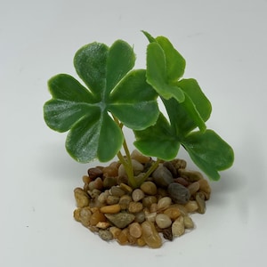 3" XS Ierse 3-klaver SHAMROCK plastic aquariumplant met stenen basis, voor geluk!