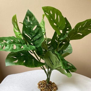 12 x 12 inch groot gespleten blad PHILO BUSH kunstzijdeaquarium Philodendron PLANT met stenen basis, natuurlijk, realistisch, levensecht, middelpunt