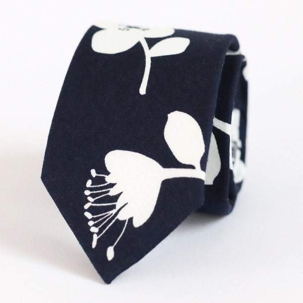 Marine Floral Skinny Tie, Groomsmen Necktie Floral Navy, Wedding Neckwear Navy Floral, Bow Tie Black Floral, Pocket Square Navy Flower