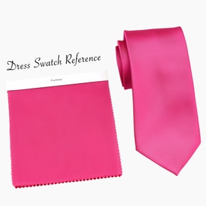 以下が含まれることがあります： フクシア色の生地見本とフクシア色のサテンネクタイ。生地見本には「フクシア」とラベルが貼られており、「ドレススワッチリファレンス」セットの一部です。