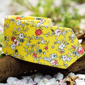 Sunflower Floral Skinny Men&#39;s Necktie, David&#39;s Bridal matched Sunflower Color, Mens Ties For Wedding, Wedding Ties For Groomsmen, Ties