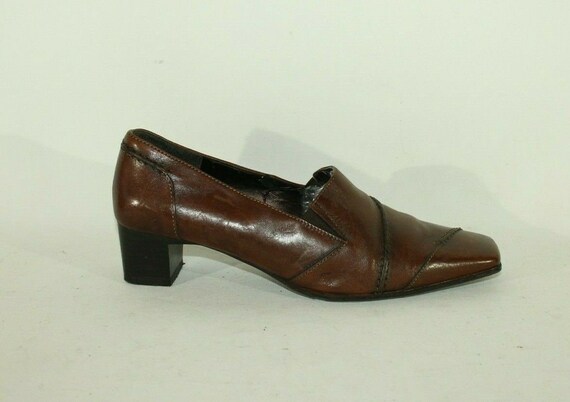 square toe court shoes