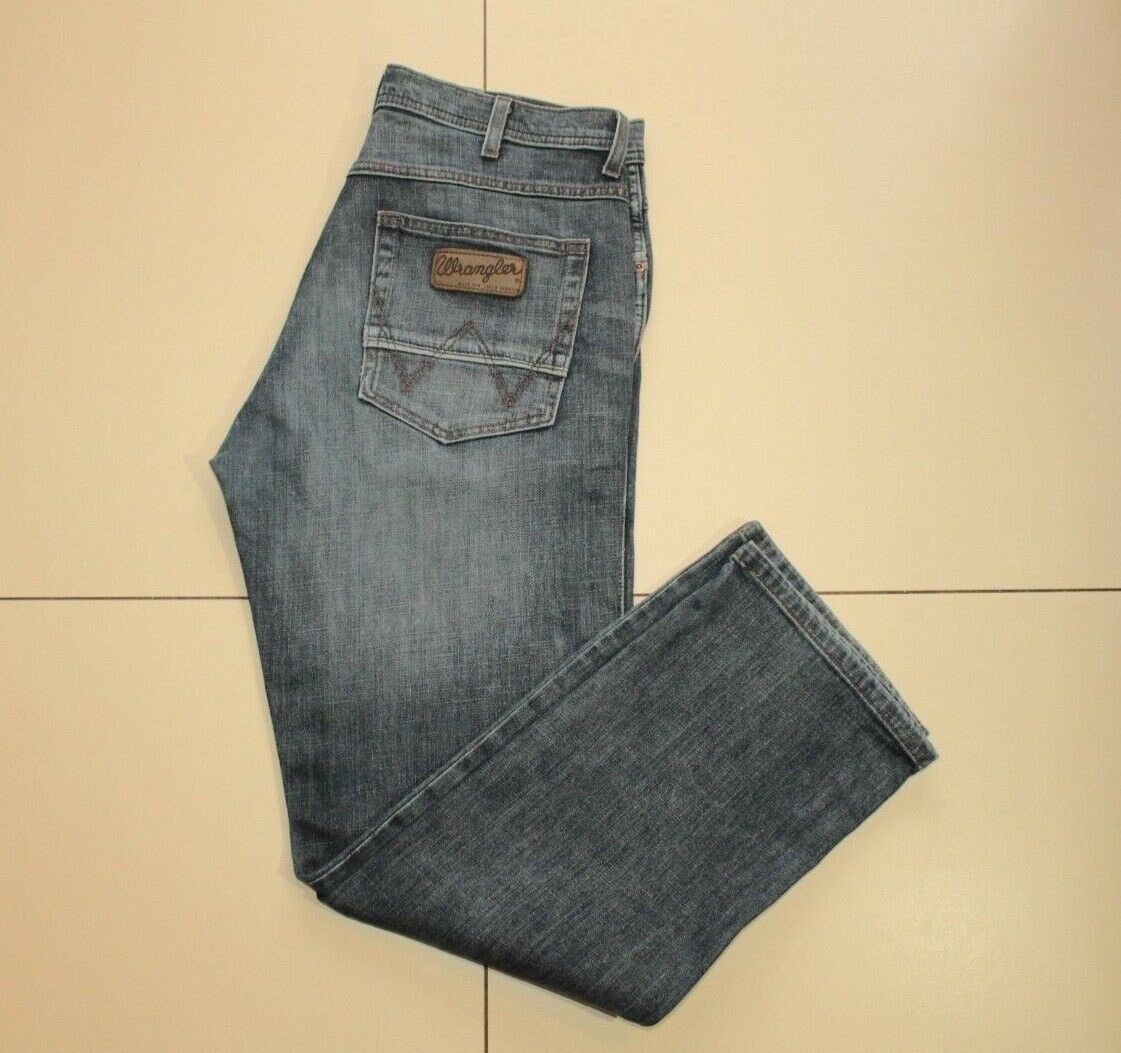 Image of Vintage Men's Blue Denim Wrangler Zip Faded Straight Leg Mid Rise Jeans W 33 L29