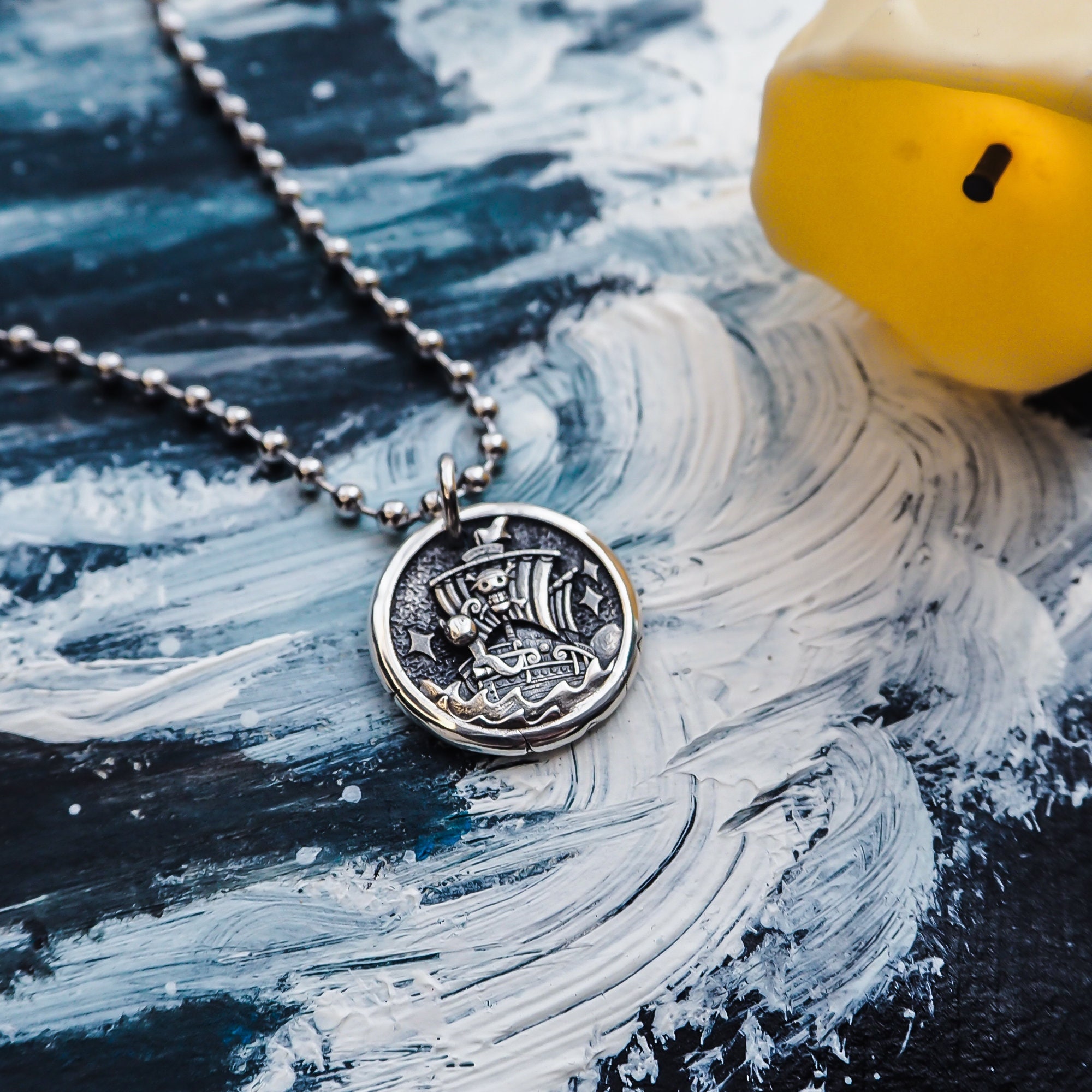 One piece necklace -  France