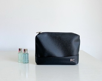 Personalized beauty case in vegan leather, personalized pencil case with name, customizable cosmetic bag, men's and women's beauty case with initials
