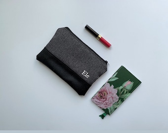 Small personalized beauty case, customizable makeup case with name, customizable bag, embroidered clutch bag, fabric sachet,