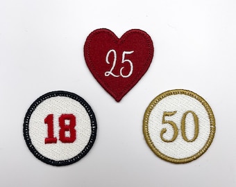 Fer sur l'écusson numéro brodé - écusson coeur ou cercle de 2 pouces - écusson numéro sport, anniversaire ou anniversaire - couleurs personnalisées