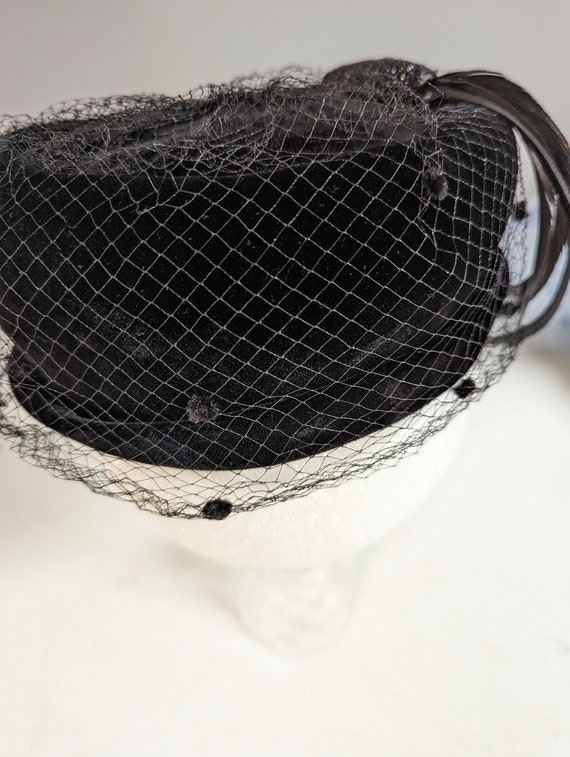 Vintage Women's Black Velvet Ostrich Feather Hat - image 4