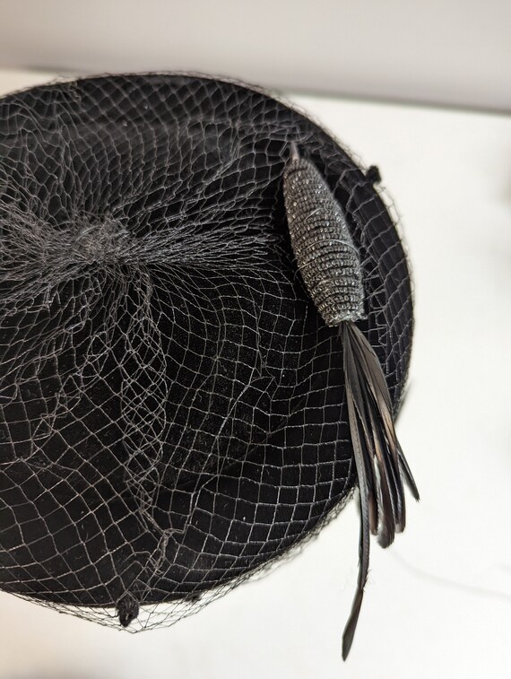 Vintage Women's Black Velvet Ostrich Feather Hat - image 2