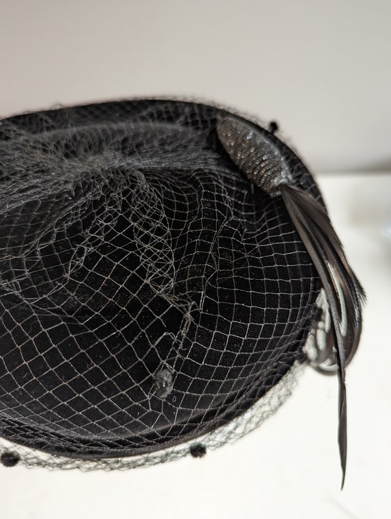 Vintage Women's Black Velvet Ostrich Feather Hat - image 3