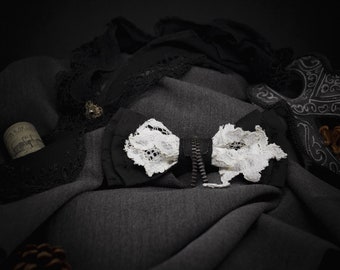 Lace bow tie ; Steampunk fashion ; Gothic style ; Dark accessory ; Romantic fashion ; Winter Days