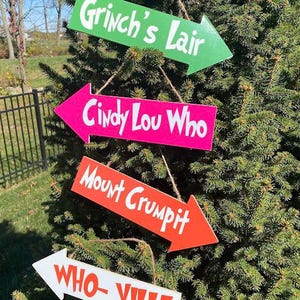 Whoville Christmas Arrow Ornament: Grinch&#39;s Lair Wood Sign