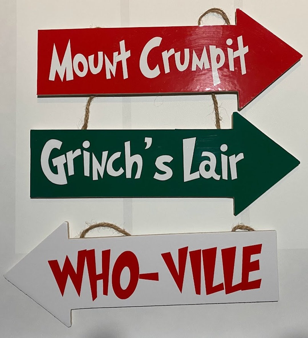 Grinch's Lair Whoville Mount Crumpit Wood Arrows Ornament Decorations