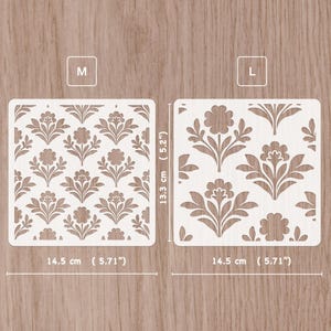 Op de afbeelding: Twee vierkante witte stencils met de labels M en L en een herhalend bloemmotief. Het M-stencil meet 13,3 cm bij 14,5 cm en het L-stencil meet 13,3 cm bij 14,5 cm, zoals aangegeven door de zichtbare maataanduidingen in de afbeelding.