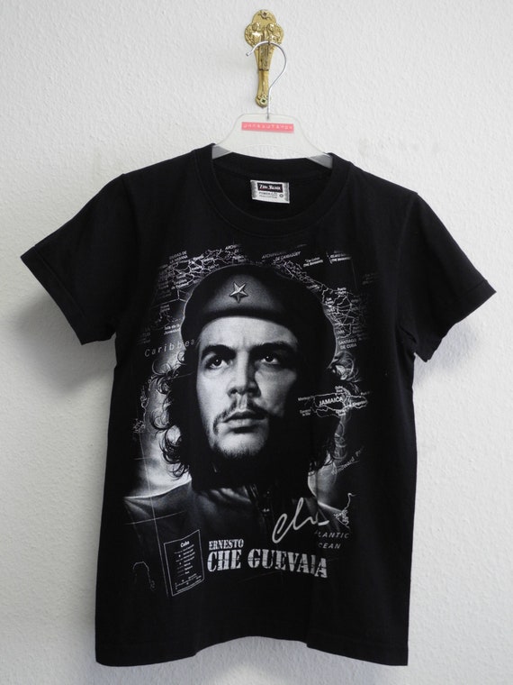 One Day at a Time' (Netflix) Calls Out the Che Guevara T-Shirt in