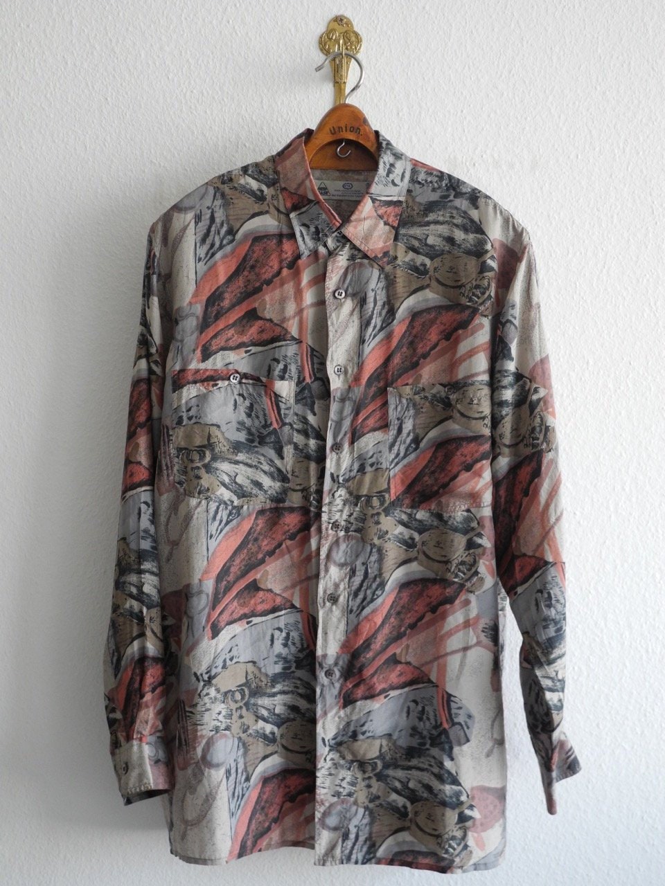 Nouvelle chemise de soie rapide M/L gris rose 90 s surdimensionné Camo psychédélique Hawaii Miami Vice surf planche à roulettes Nouvelle chemise de soie rapide M/L gris rose 90 Camo s surdimensionné Camo 90 psychédélique Hawaii Miami Vice surf planche à roulettes 88836c