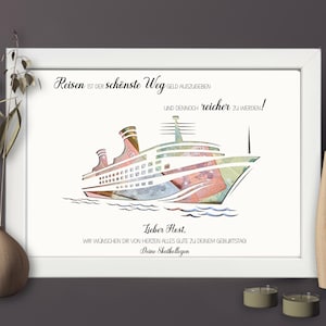 Puede incluir: Una impresi&oacute;n enmarcada en blanco que presenta un gr&aacute;fico de un crucero estilizado relleno con patrones de billetes coloridos. El texto dice: Reisen ist der sch&ouml;nste Weg Geld auszugeben und dennoch reicher zu werden! Lieber Host, wir w&uuml;nschen dir von Herzen alles Gute zu deinem Geburtstag! Deine Skatkollegen.