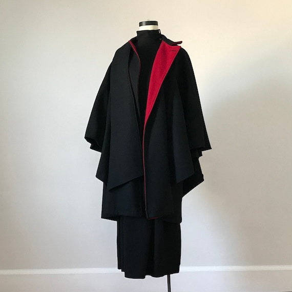 Wool cloak with contrast lining