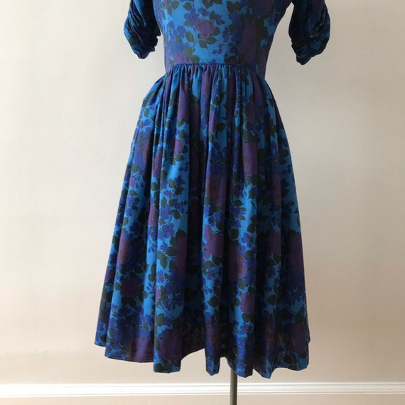 Floral fit and flare 50s dress - image 6