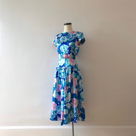 Silk two piece floral skirt and top dress set - image 3