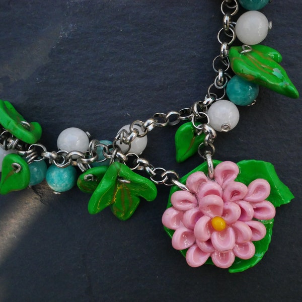 Collier en pâte polymère: « Fleur rose, fleur de pêcher » de la série Welcome Spring necklace.polymerclay.fimo