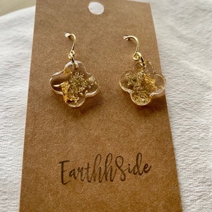 Queen Annes Lace with gold flake earring image 3