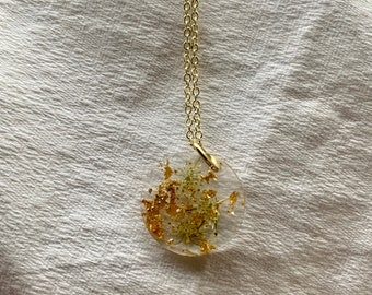 Queen Annes Lace and Gold flake necklace
