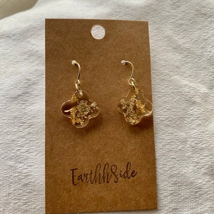 Queen Annes Lace with gold flake earring image 1