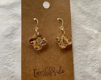 Queen Anne’s Lace with gold flake earring