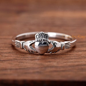 Traditional Celtic Irish Claddagh Ring Sterling Silver / Dainty Claddagh Ring for Girls Womens / Anniversary Birthday Gift / Fede Ring