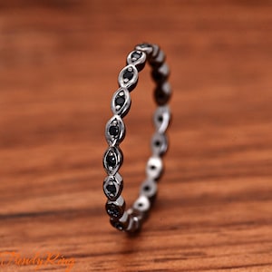 Sterling Silver Wedding Bands For Women Sterling Silver Princess Cut Eternity Band With White CZ – Sizes 4-12 – .925 Silver, Nickel-Free, Channel-Set – Perfect For Women 3mm Width CZ Ring - Foto 2