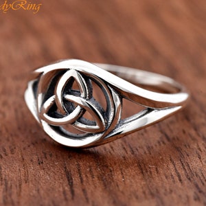Symbol of Eternal Love Trinity Knot Center in Circle Solid 925 Sterling Silver Ring, Womens Celtic Wedding Ring, Triquetra Promise Ring